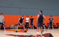 免费高清足球视频无插件在线直播-张博源与知名训练师Jordan Lawley一起训练！伊利诺伊小佩贾也在