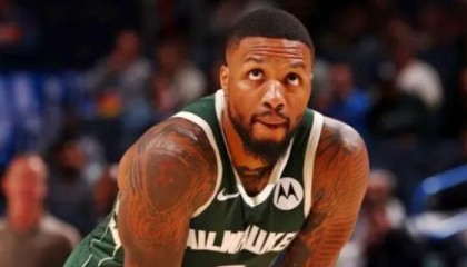 足球比赛直播在线观看-11中2攻防两端皆低迷 利拉德适应新环境仍需时日